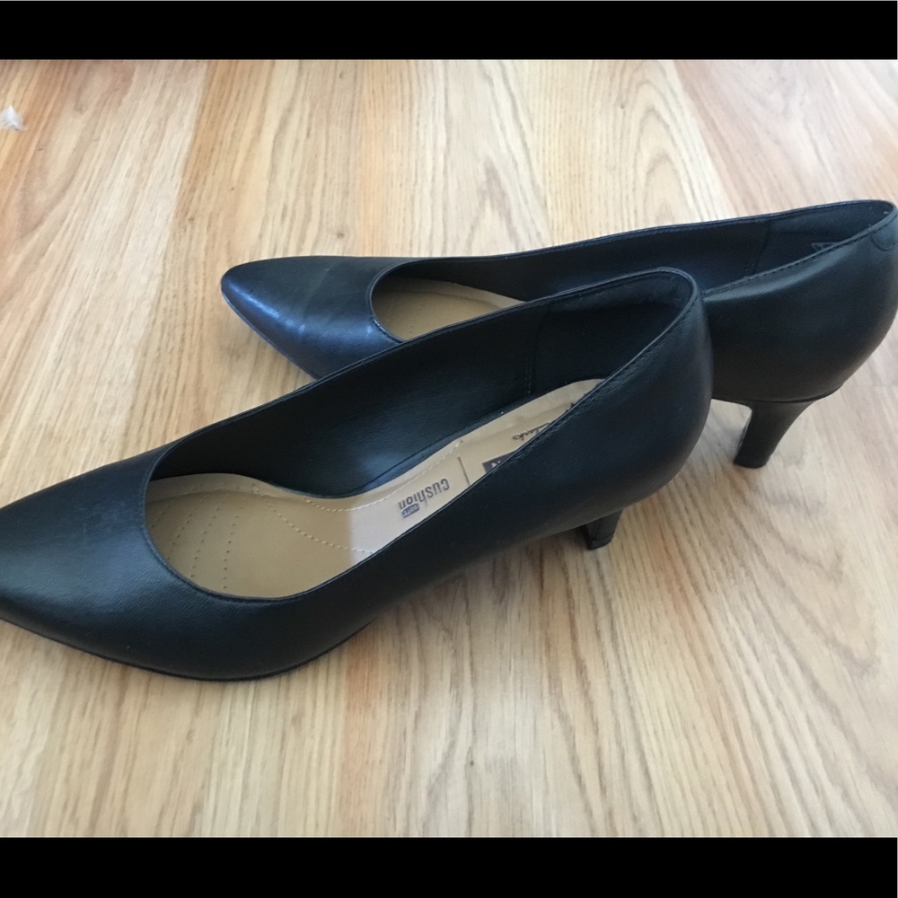 Clark’s black heels